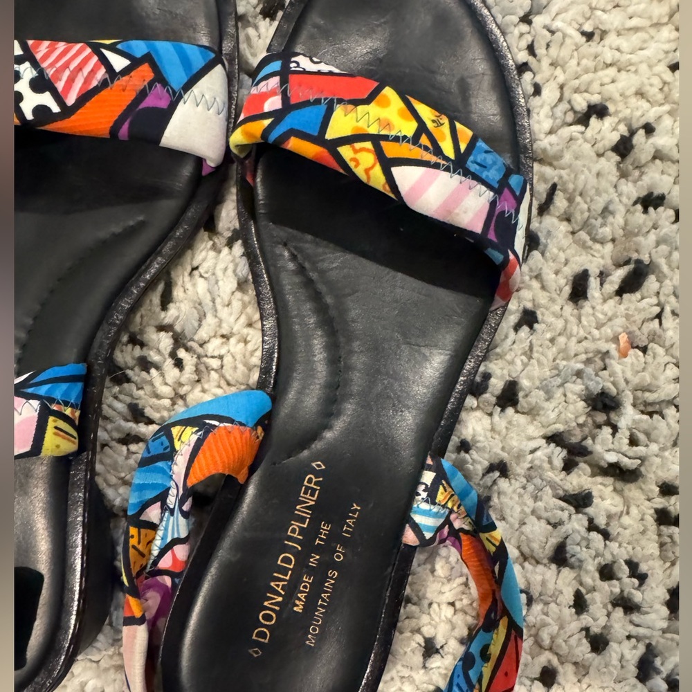 Donald J Pliner Multi-color Floral Print Stretch Fabric
2 way sandals sz7.5 - Picture 3 of 4